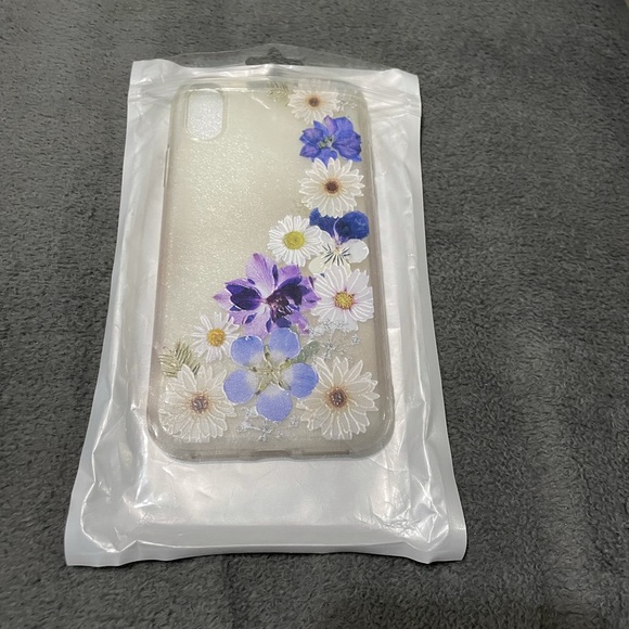 Clear flowered iPhone XR phone case - Picture 1 of 2